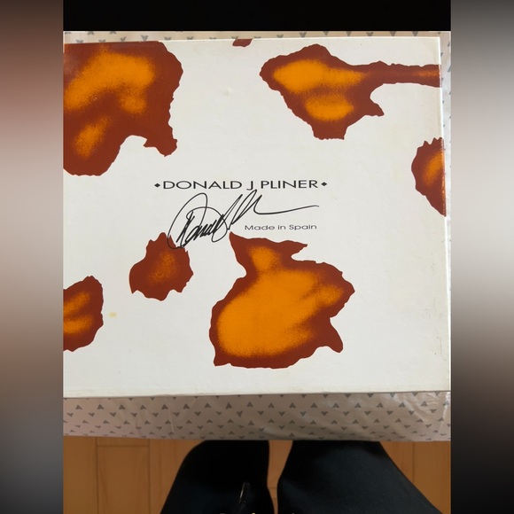 DONALD J PLINER HIGH LEG BOOTS - Picture 6 of 13